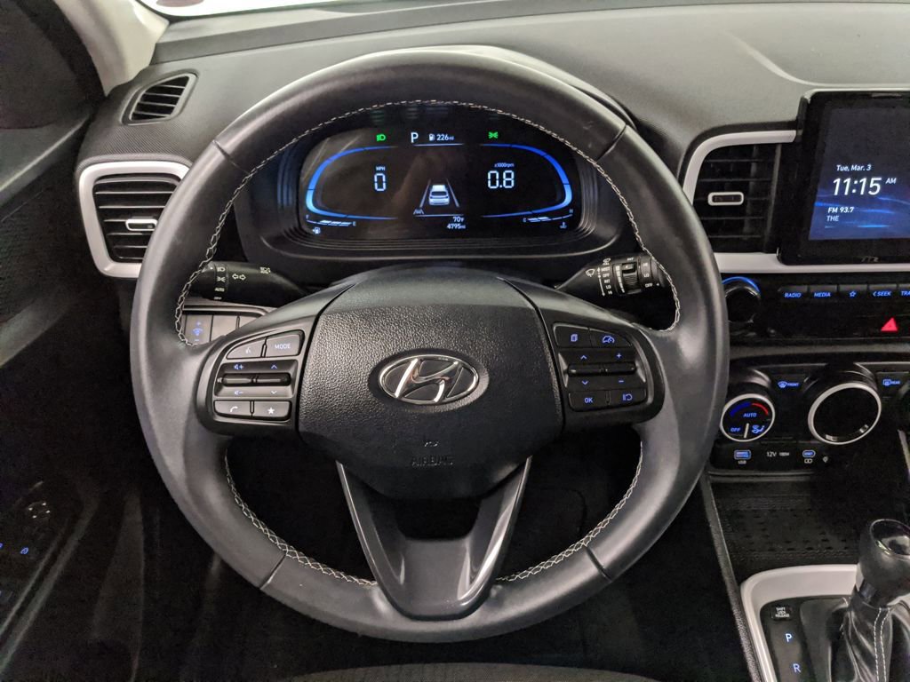 Used 2024 Hyundai Venue Limited image 10