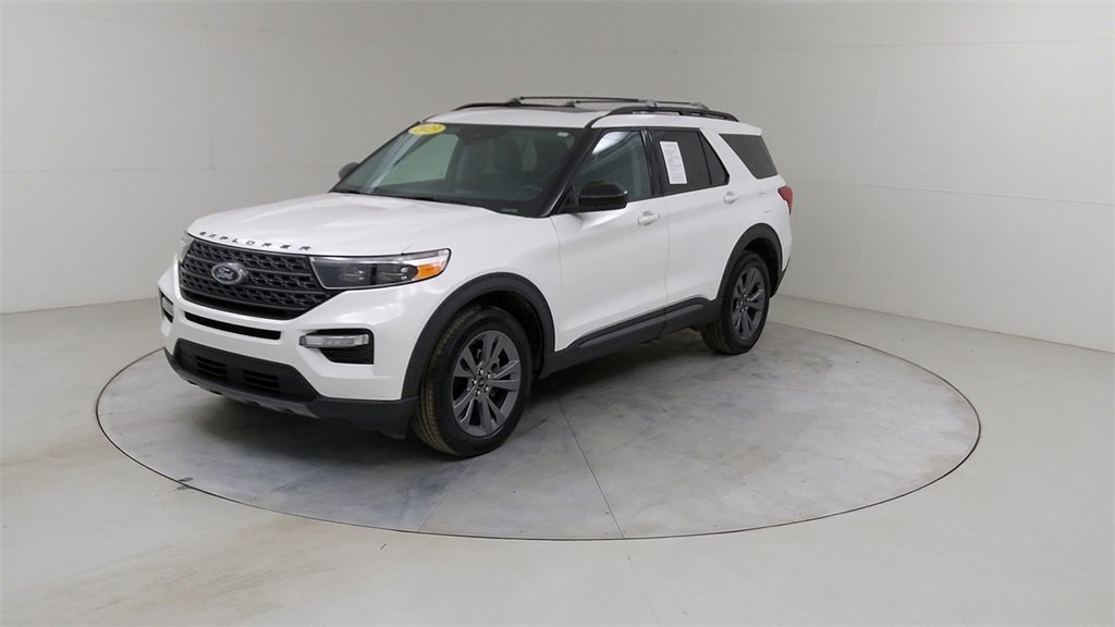 Certified 2023 Ford Explorer XLT w/ Equipment Group 202A image 22