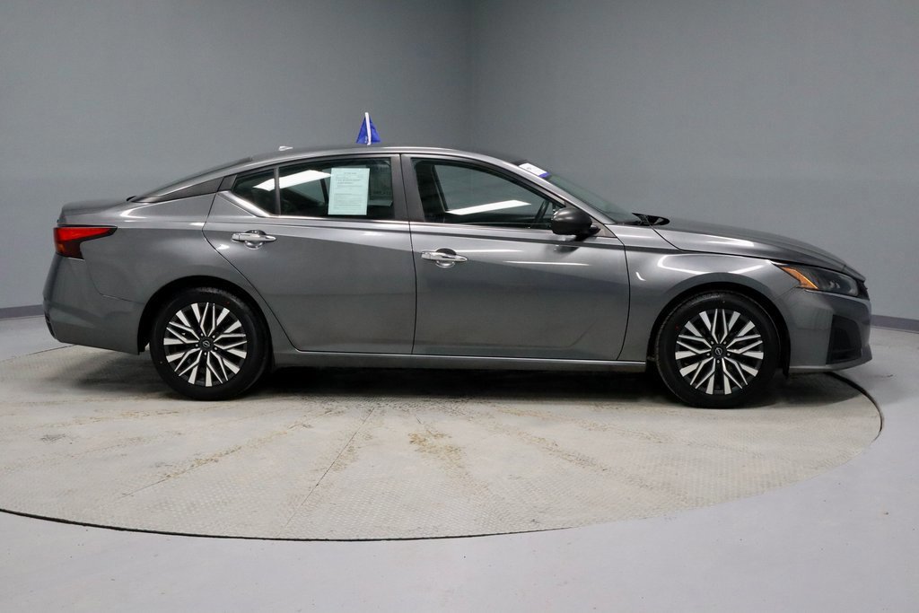 Used 2024 Nissan Altima 2.5 SV image 6