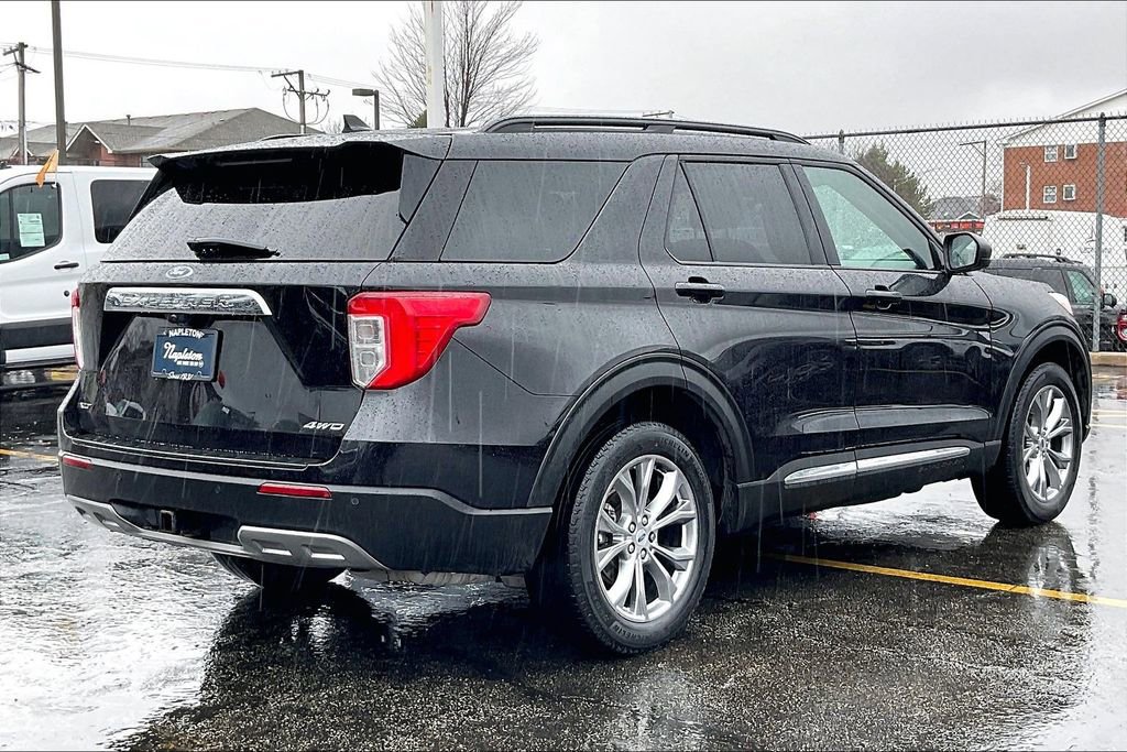 Certified 2022 Ford Explorer XLT w/ Equipment Group 202A image 11