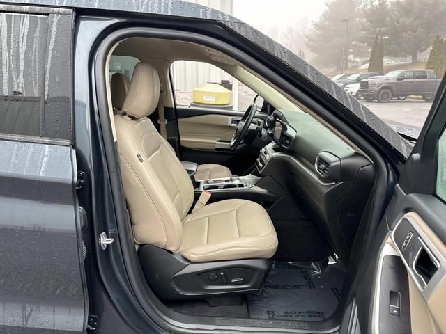Certified 2022 Ford Explorer XLT w/ Equipment Group 202A image 11