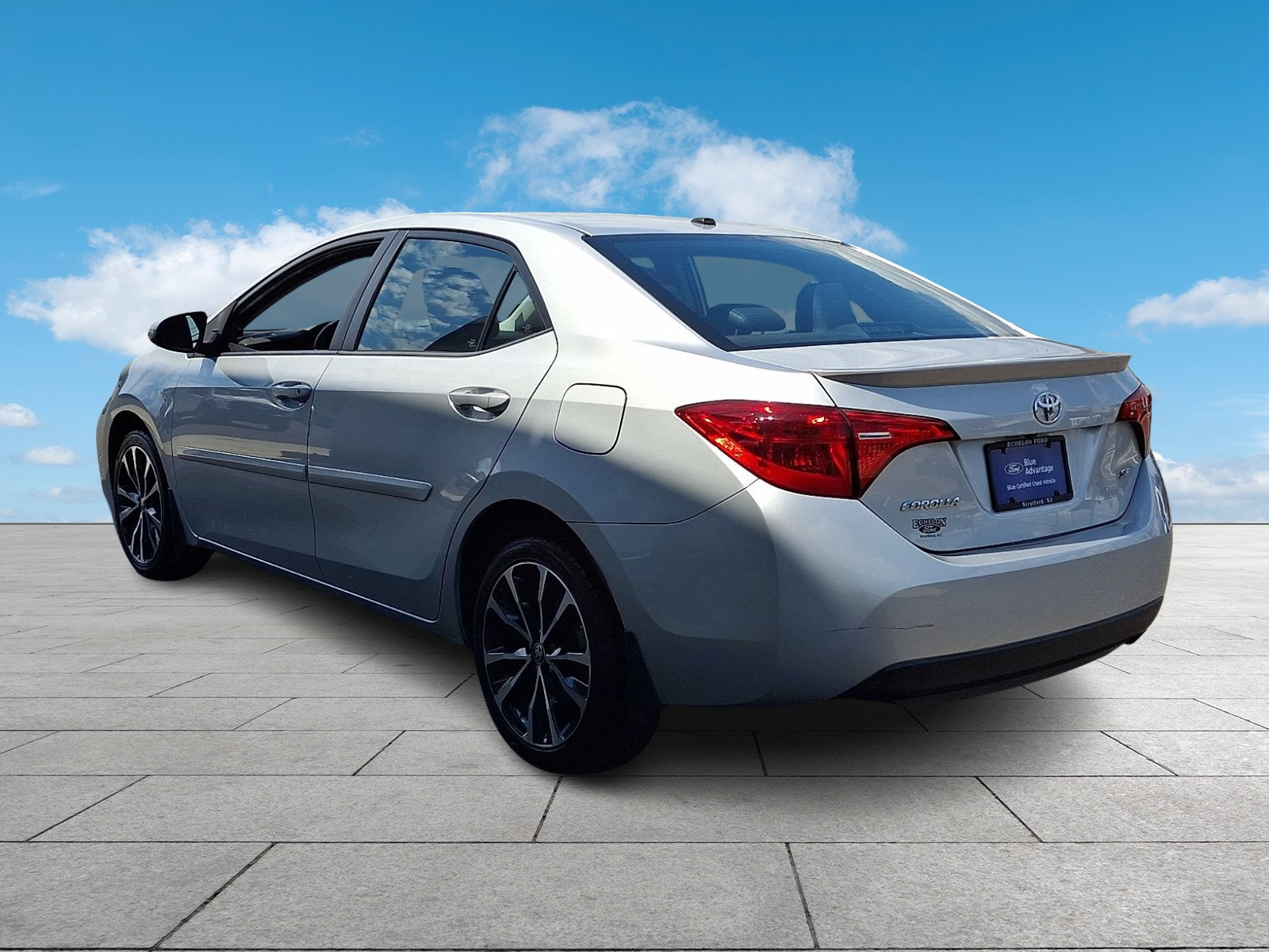Used 2019 Toyota Corolla SE w/ SE Premium Package FWD image 4