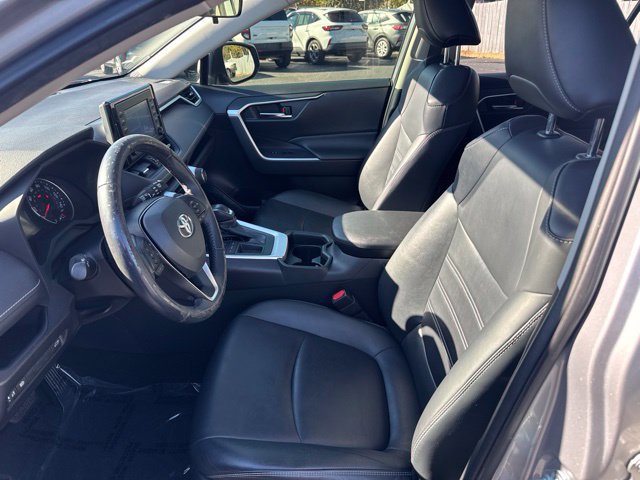 Used 2019 Toyota RAV4 XLE Premium FWD image 16
