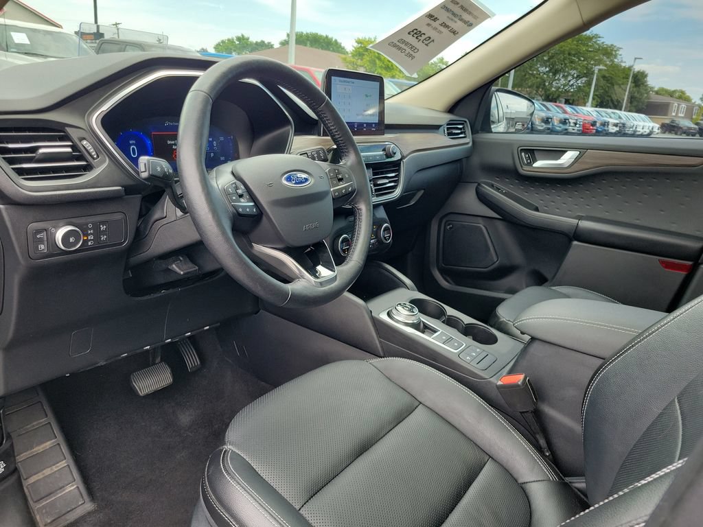 Certified 2020 Ford Escape Titanium w/ Titanium Premium Package 2.0 AWD/4WD image 21