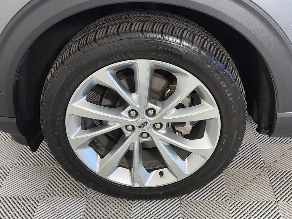 Certified 2021 Ford Explorer Platinum w/ Equipment Group 601A image 8