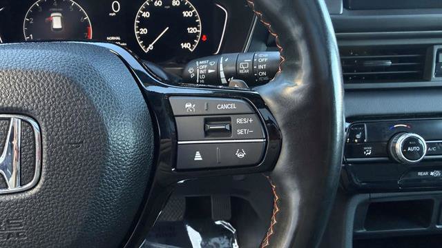 Used 2025 Honda Pilot TrailSport image 13