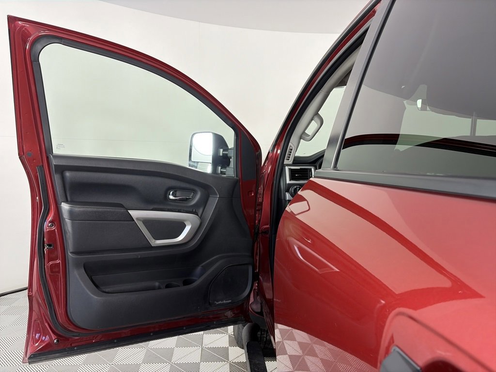 Used 2017 Nissan Titan PRO-4X image 10