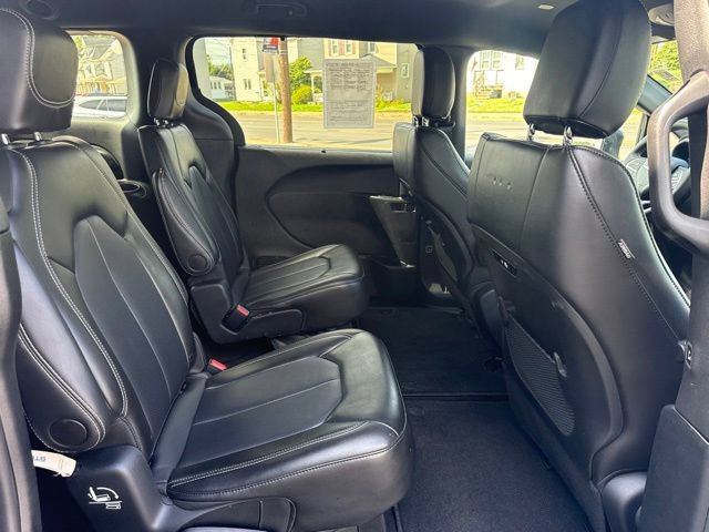 Used 2025 Chrysler Pacifica Select FWD image 33