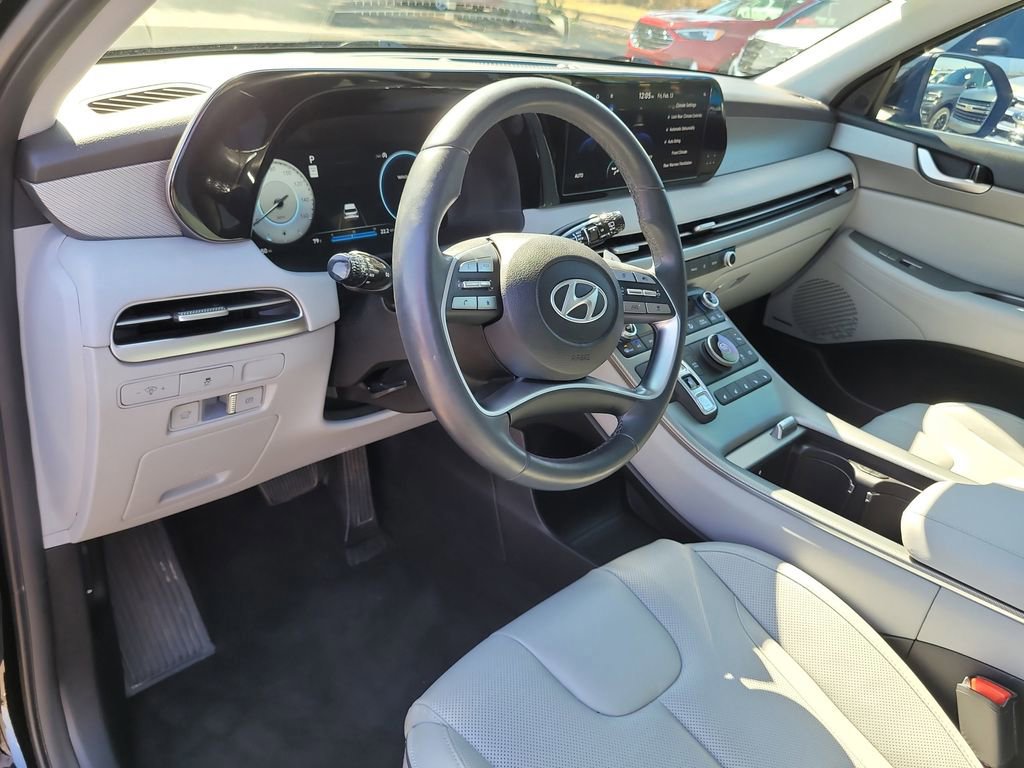 Used 2024 Hyundai Palisade SEL w/ Premium Package image 16