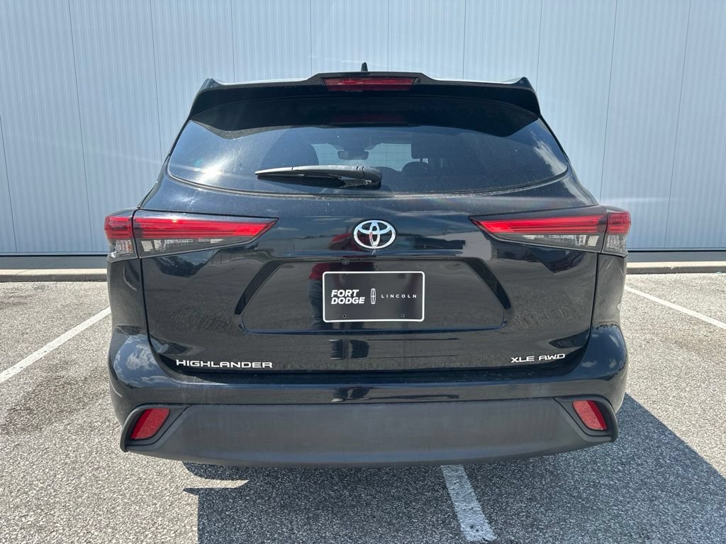 Used 2021 Toyota Highlander XLE AWD/4WD image 6