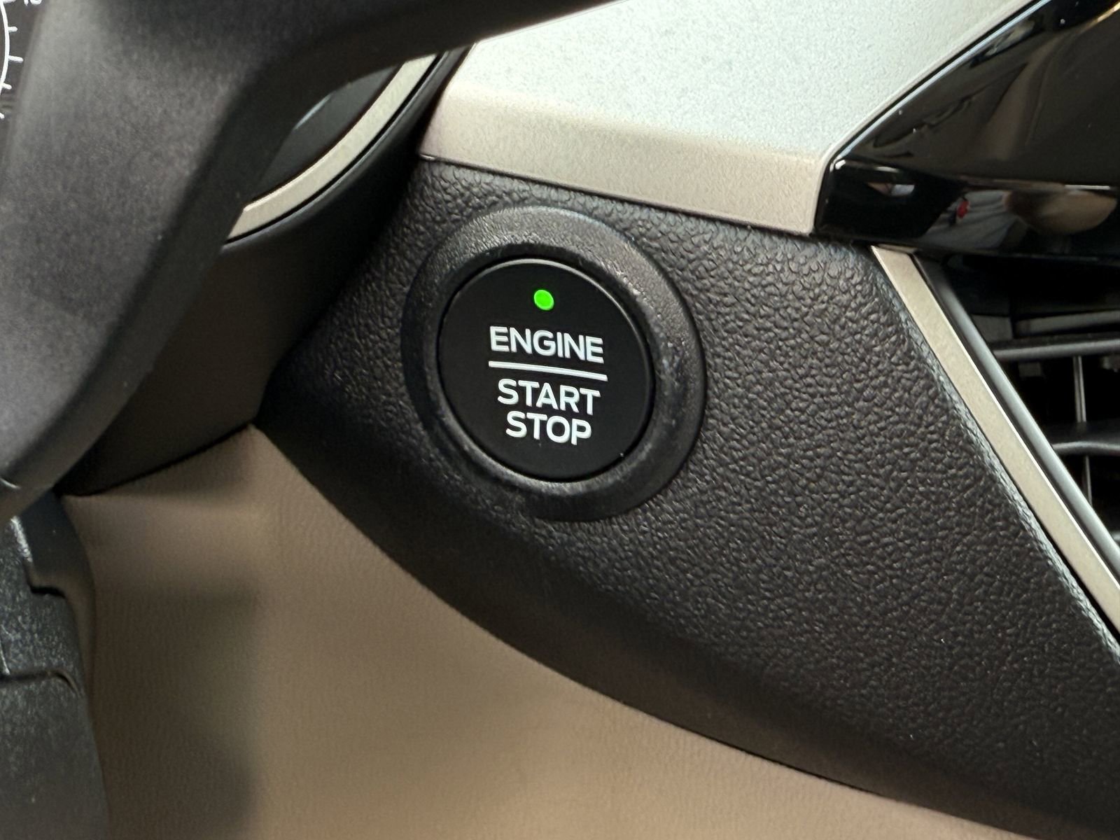Certified 2022 Ford Escape SE FWD image 30