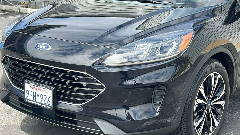 Certified 2022 Ford Escape SE w/ SE Sport Appearance Package FWD image 3