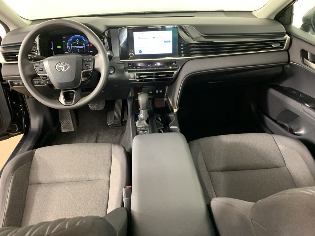 Used 2025 Toyota Camry LE FWD image 32