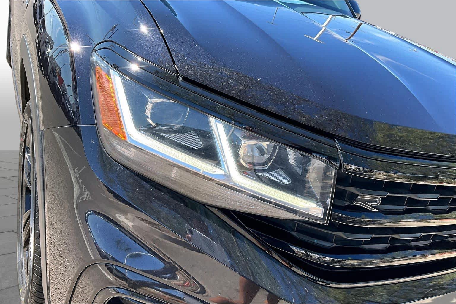 Used 2022 Volkswagen Atlas Cross Sport SEL R-Line AWD/4WD image 27