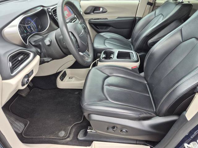 Used 2023 Chrysler Pacifica Touring-L FWD image 12