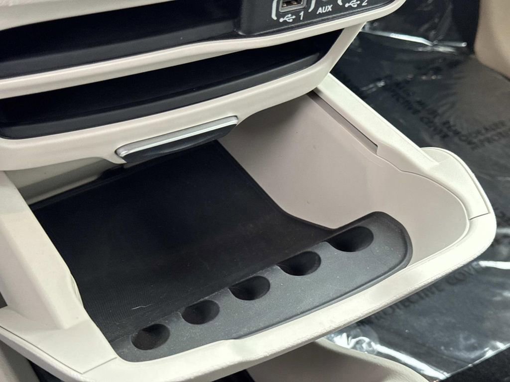 Used 2023 Chrysler Voyager LX image 26
