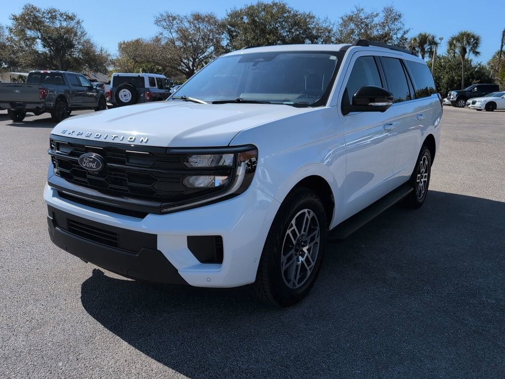Certified 2025 Ford Expedition Active image 6
