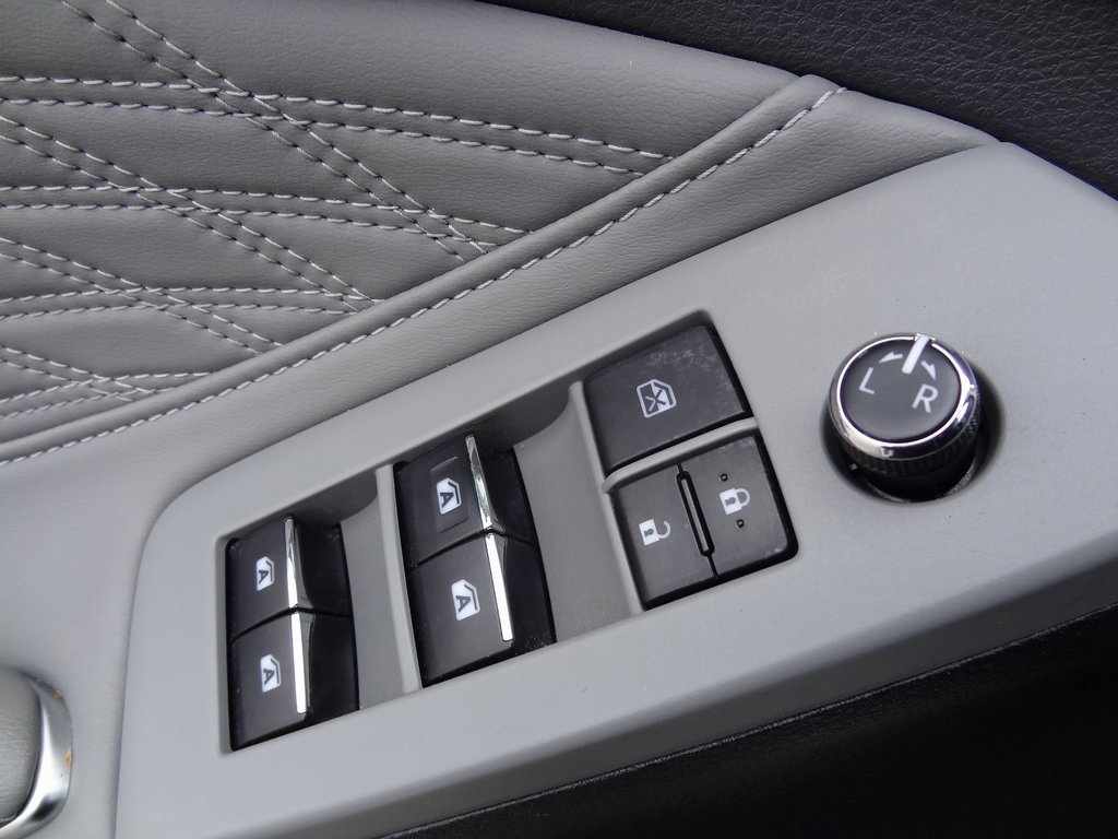 Used 2019 Toyota Avalon Limited image 21