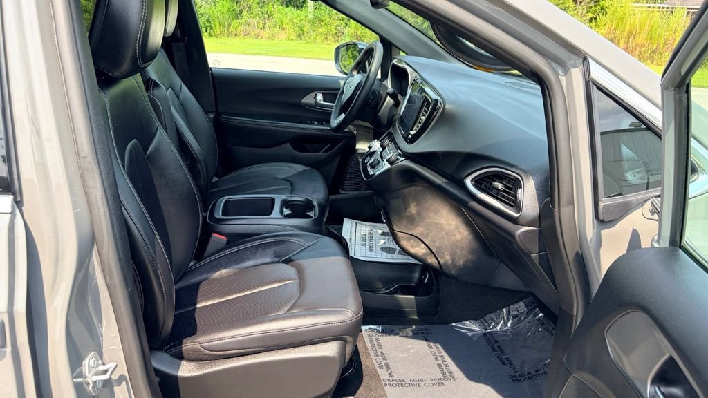Used 2025 Chrysler Pacifica Select FWD image 21