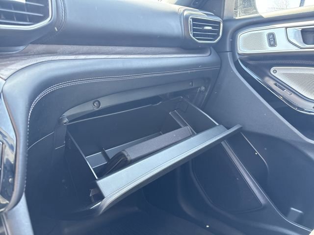 Certified 2022 Ford Explorer Platinum w/ Equipment Group 601A image 42