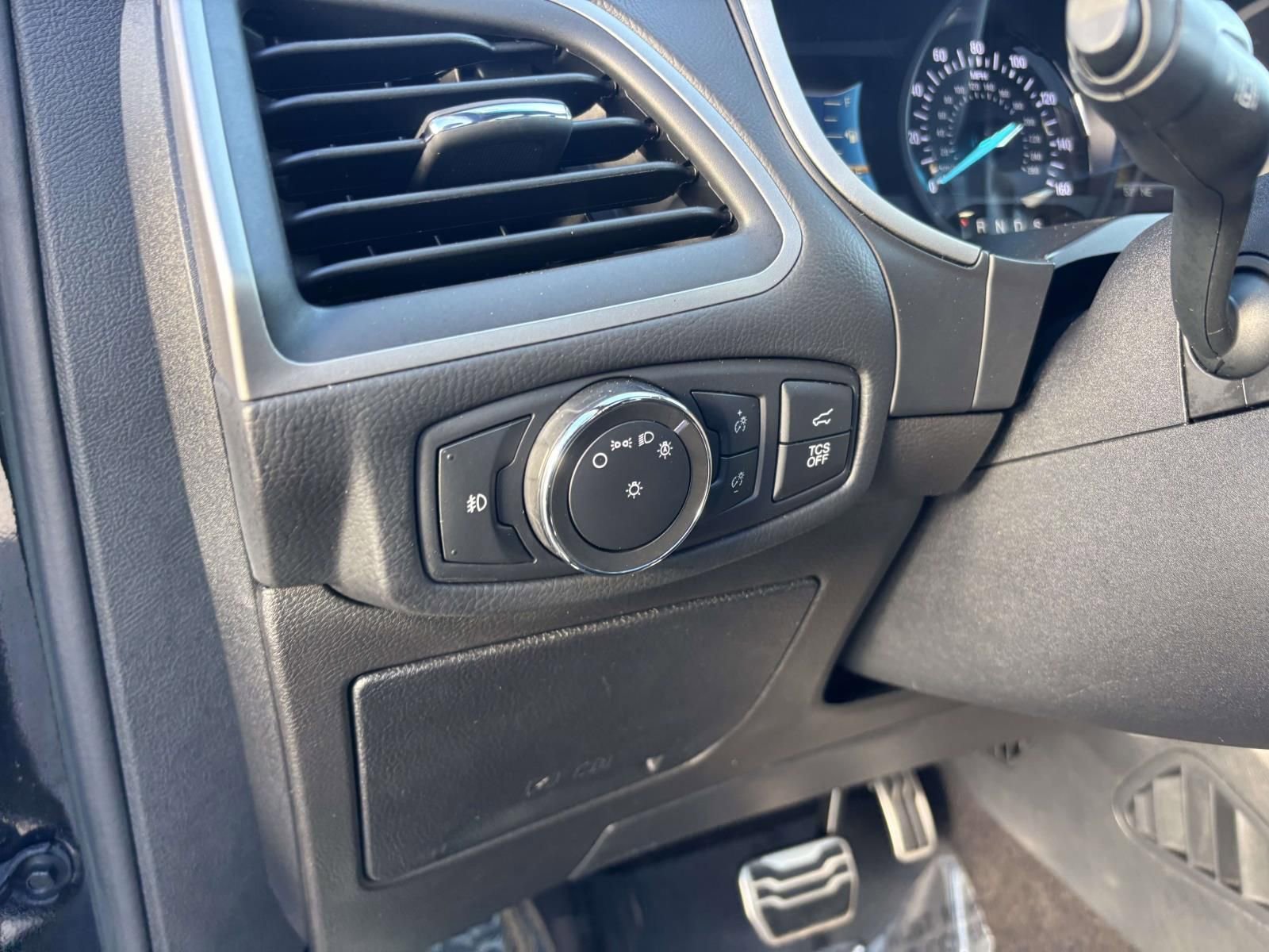 Certified 2020 Ford Edge ST-Line w/ Cold Weather Package image 16