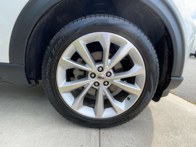 Certified 2024 Ford Explorer Platinum w/ Technology Package AWD/4WD image 9