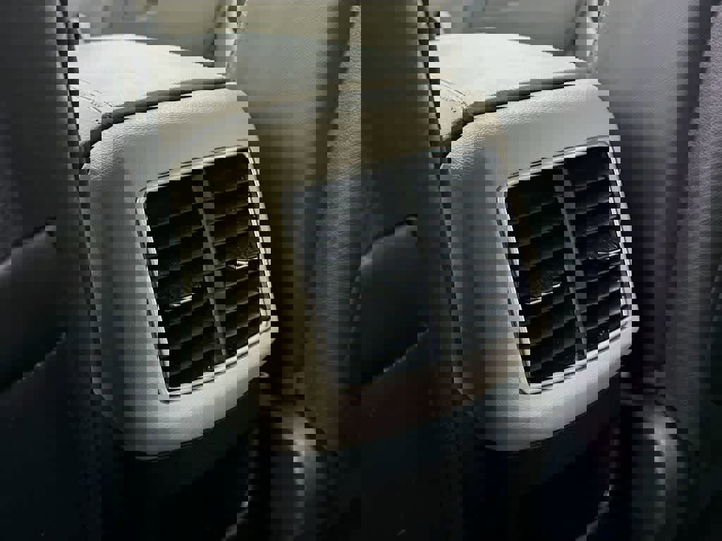 Used 2023 Kia Sportage EX image 16