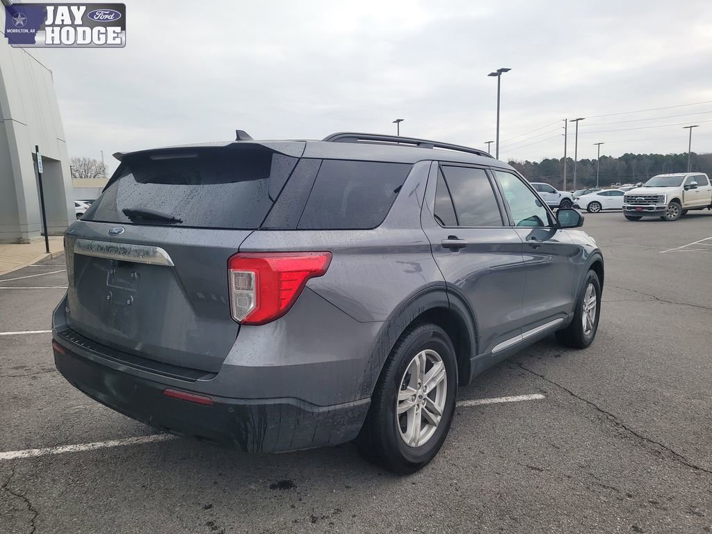 Certified 2022 Ford Explorer XLT image 3