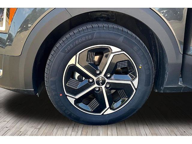 Used 2025 Kia Niro LX FWD image 26