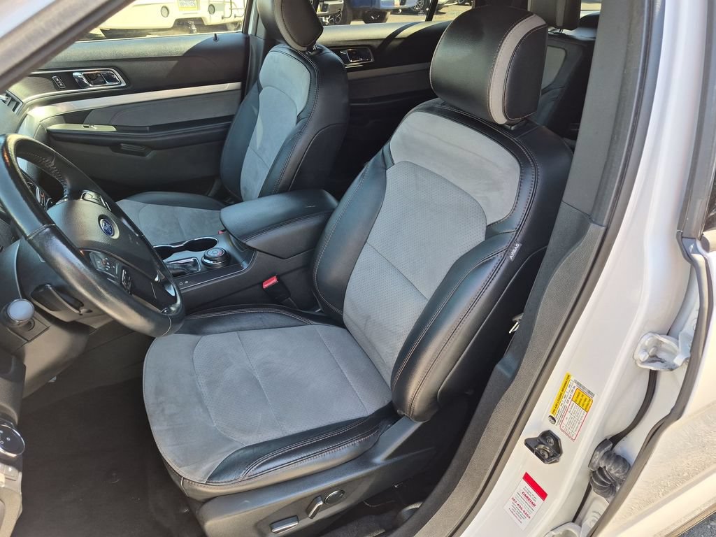 Certified 2017 Ford Explorer XLT w/ Equipment Group 202A AWD/4WD image 21