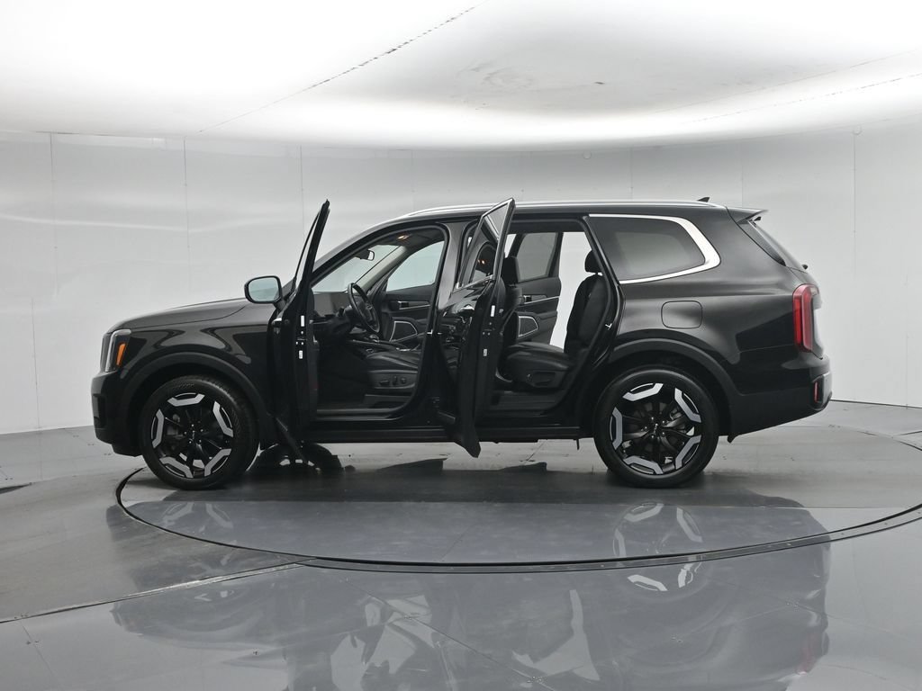 Used 2024 Kia Telluride S FWD image 39
