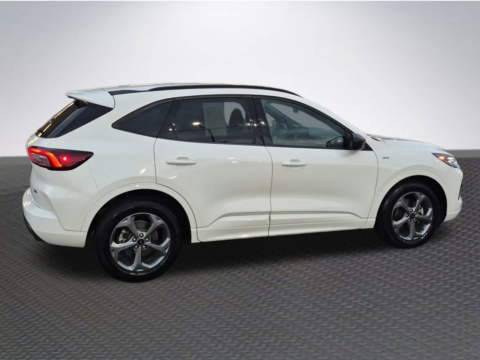 Certified 2024 Ford Escape ST-Line w/ Equipment Group 301A image 4