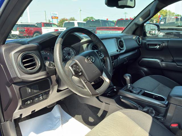 Used 2023 Toyota Tacoma TRD Off-Road w/ Technology Package AWD/4WD image 10