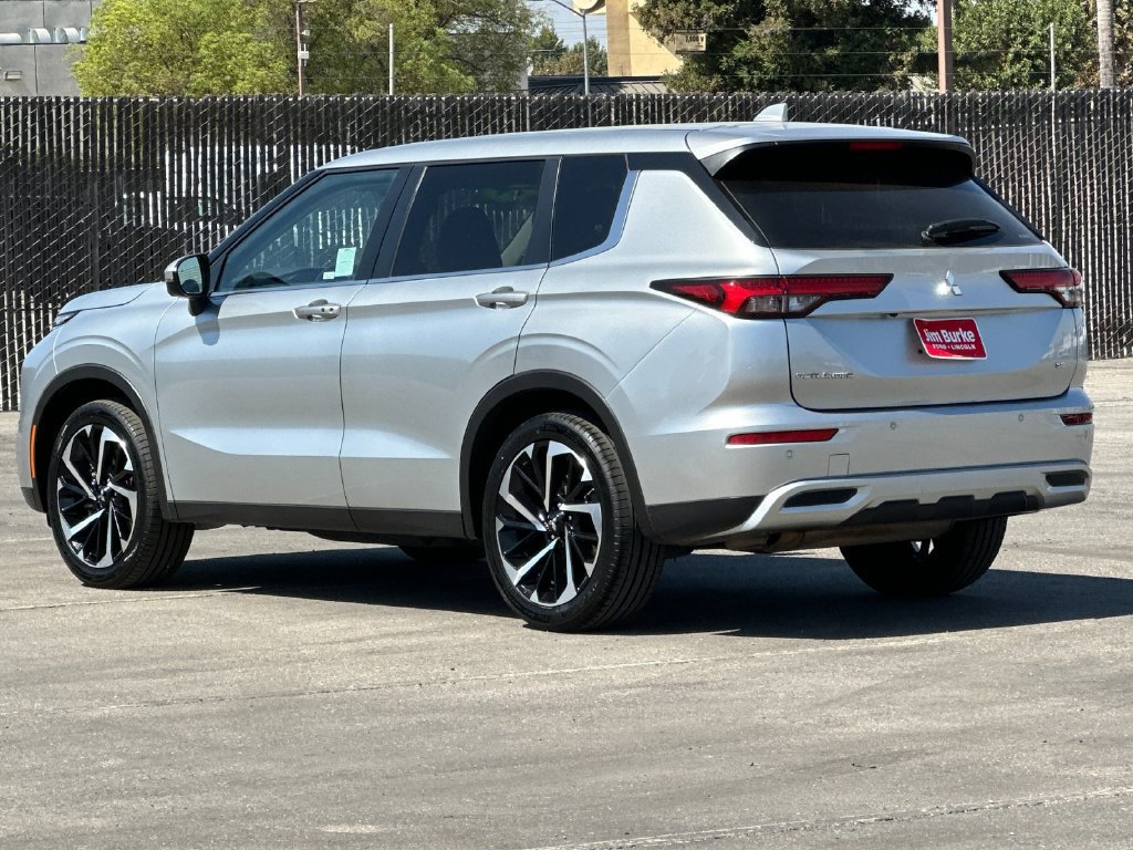 Used 2024 Mitsubishi Outlander SE AWD/4WD image 5