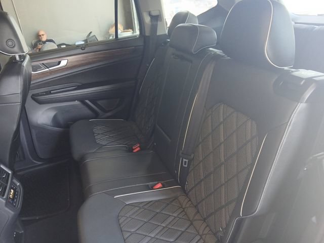 Used 2024 Volkswagen Atlas SEL Premium R-Line AWD/4WD image 6