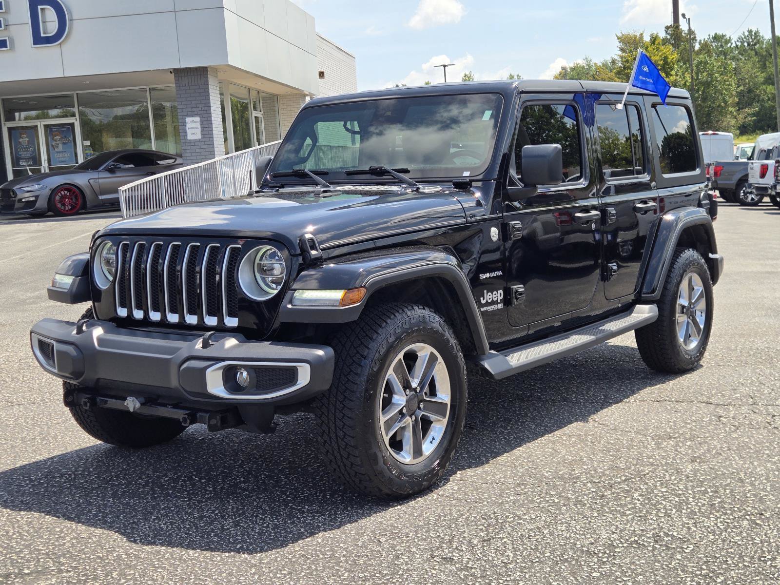 Used 2019 Jeep Wrangler Unlimited Sahara AWD/4WD image 2