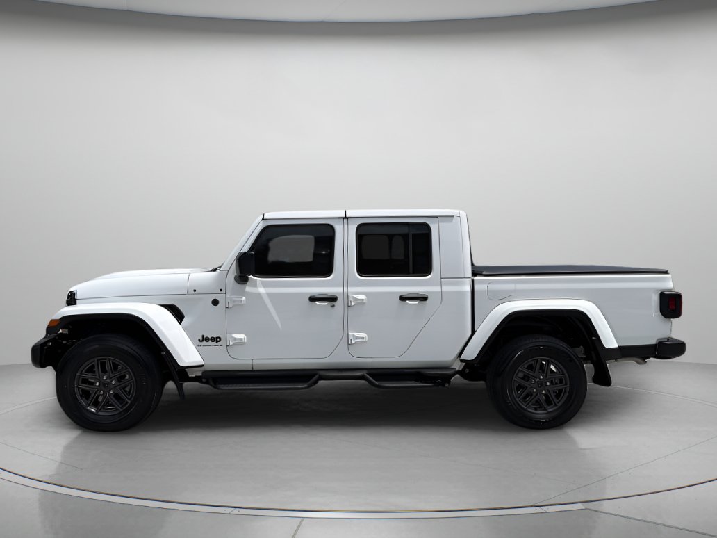 Used 2025 Jeep Gladiator Sport AWD/4WD image 5