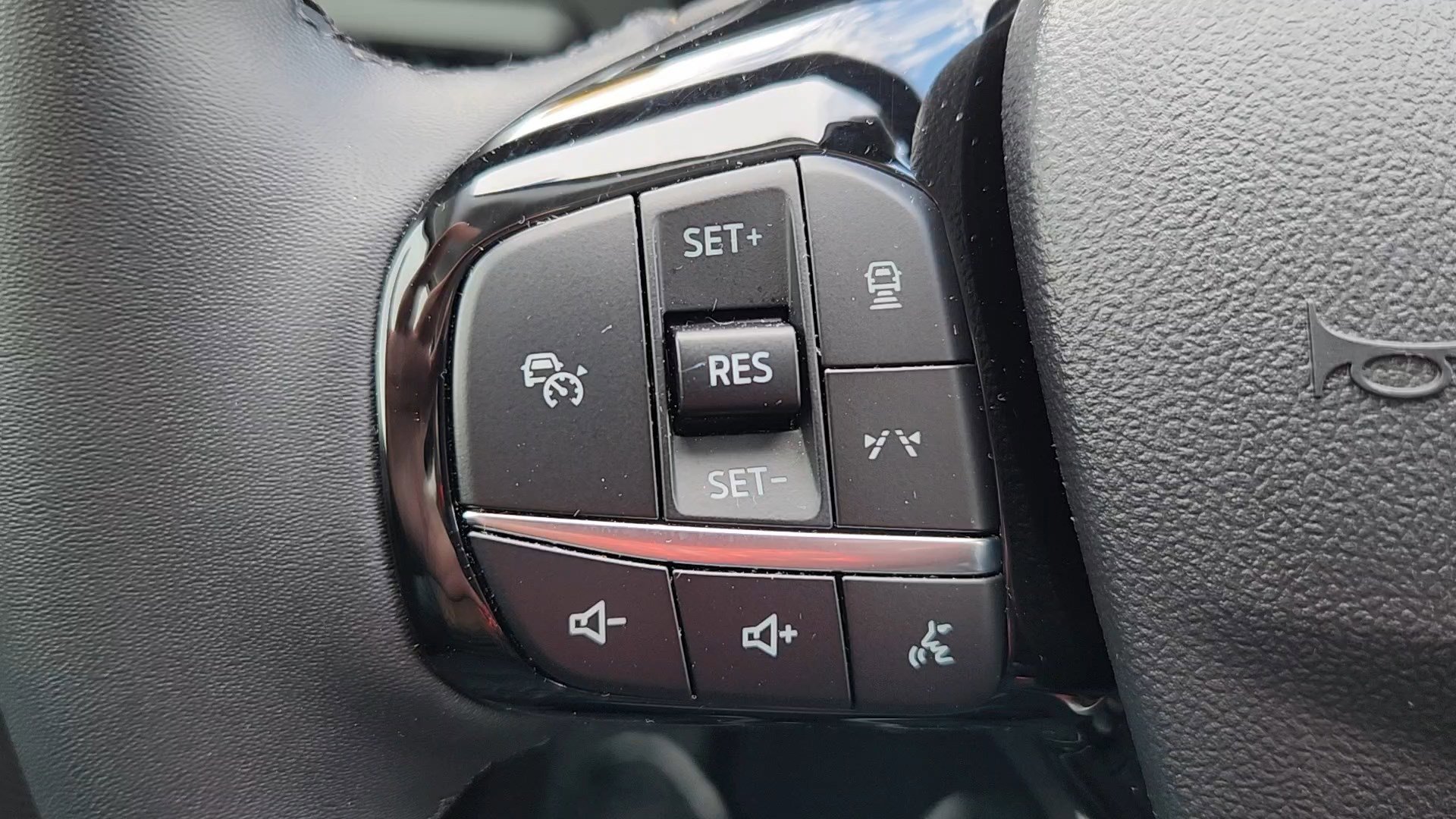 Certified 2023 Ford Escape Platinum w/ Premium Technology Package image 12