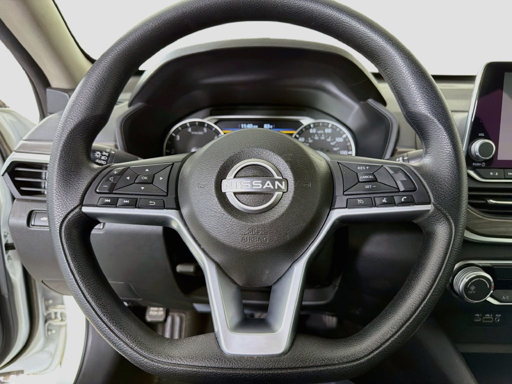 Used 2025 Nissan Altima 2.5 SV FWD image 15