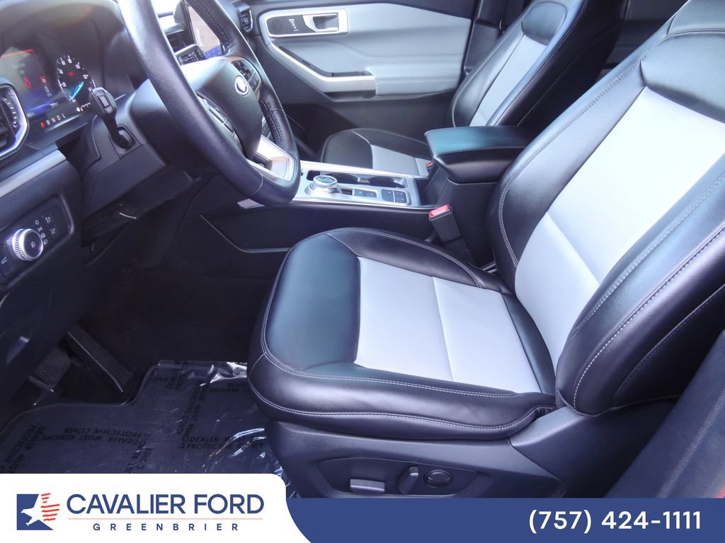 Certified 2022 Ford Explorer XLT w/ Equipment Group 202A RWD image 6