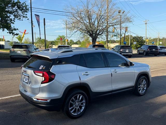Used 2022 GMC Terrain SLT w/ Infotainment Package II FWD image 2