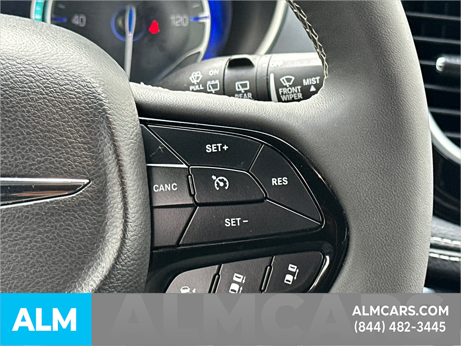 Used 2025 Chrysler Pacifica Limited FWD image 30