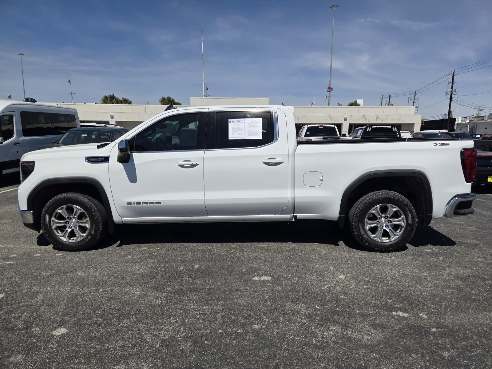 Used 2023 GMC Sierra 1500 SLE image 2