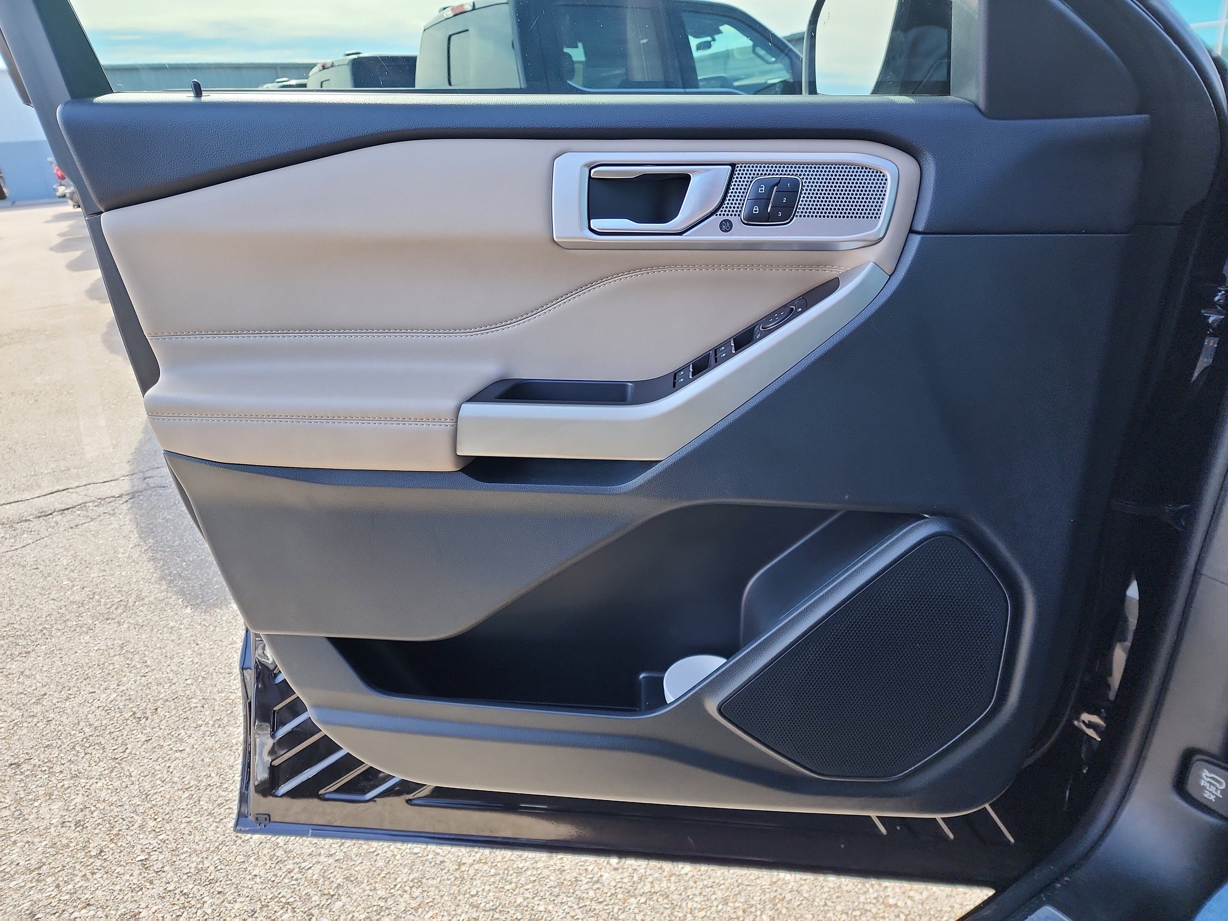 Certified 2023 Ford Explorer Limited w/ Equipment Group 301A image 19