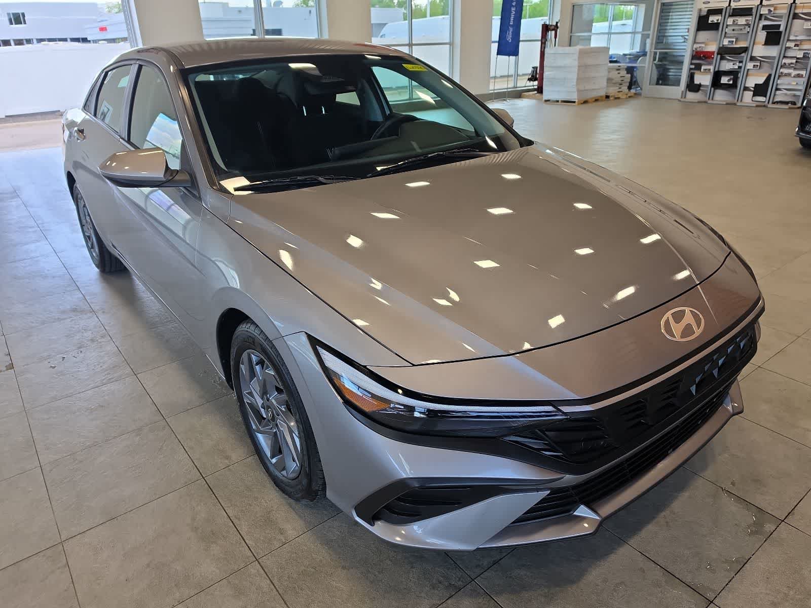 Used 2024 Hyundai Elantra SEL FWD image 5