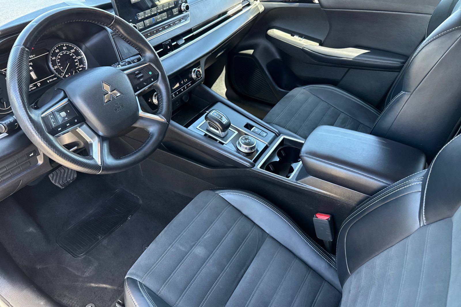 Used 2024 Mitsubishi Outlander SE FWD image 11