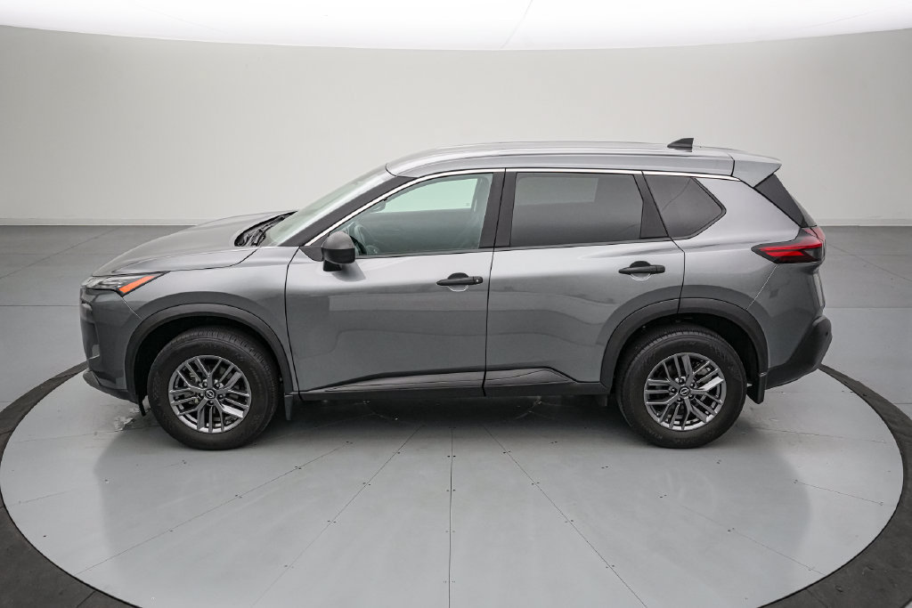 Used 2023 Nissan Rogue S AWD/4WD image 7