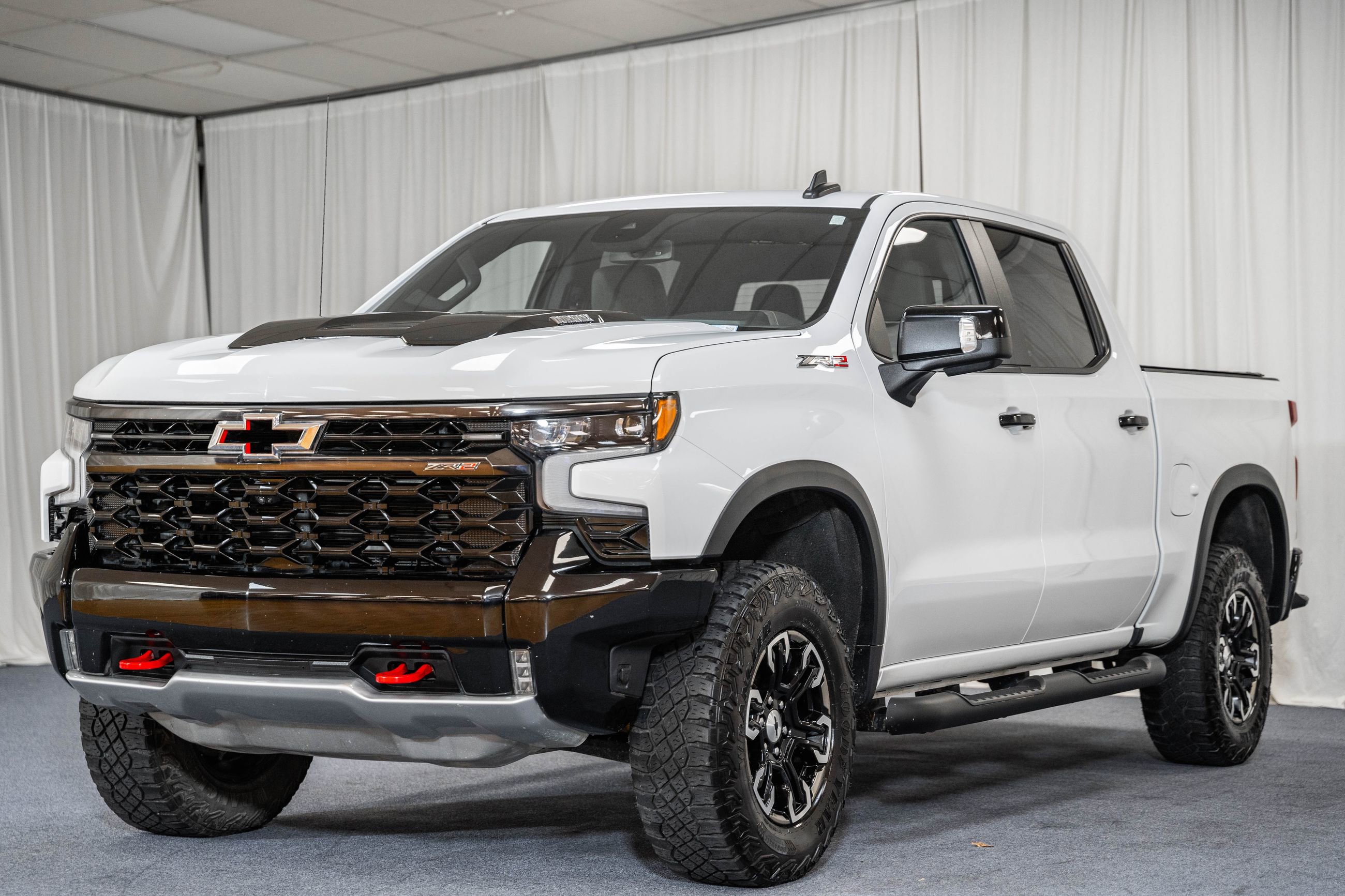 Used 2024 Chevrolet Silverado 1500 ZR2 image 3