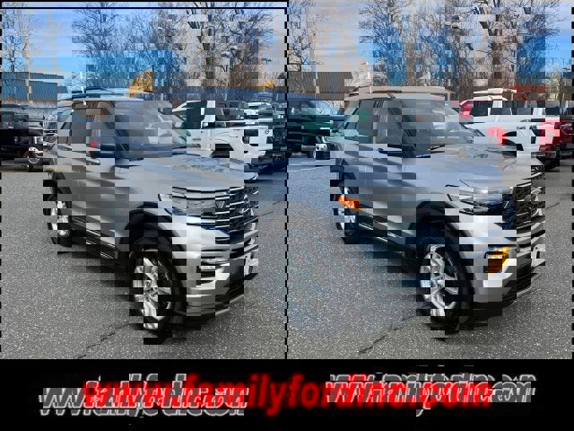 Certified 2022 Ford Explorer XLT w/ Equipment Group 202A image 7