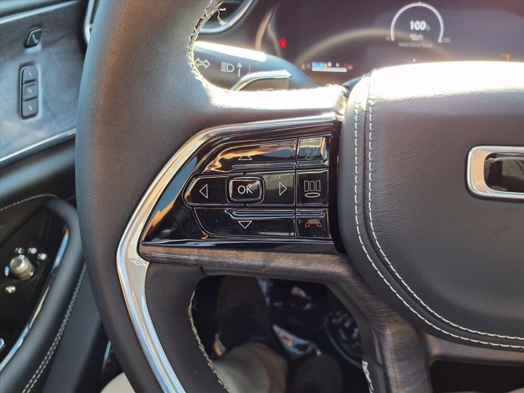 Used 2023 Jeep Grand Cherokee Overland w/ Luxury Tech Group IV image 14